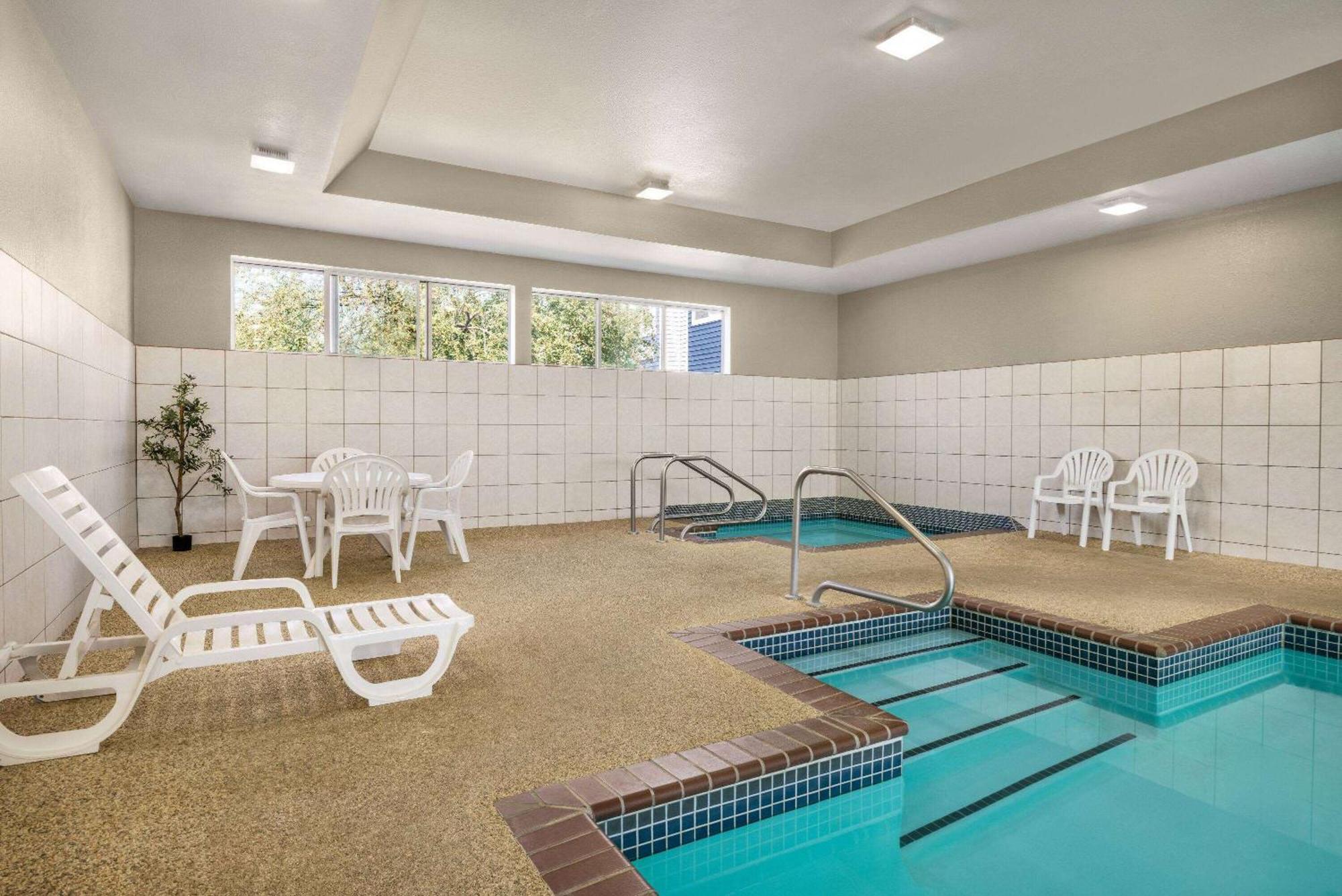 Microtel Inn & Suites By Wyndham New Ulm Экстерьер фото